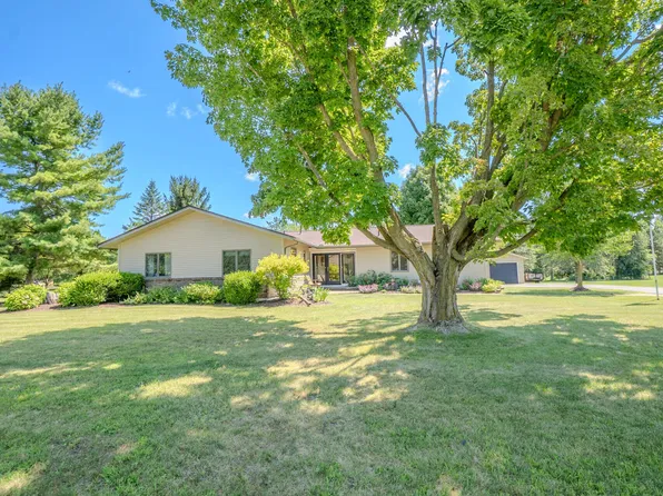 9845 James Dr, Saline, MI 48176