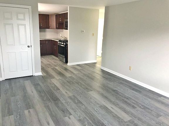 4th image of 42 Oakland Ave APT 2