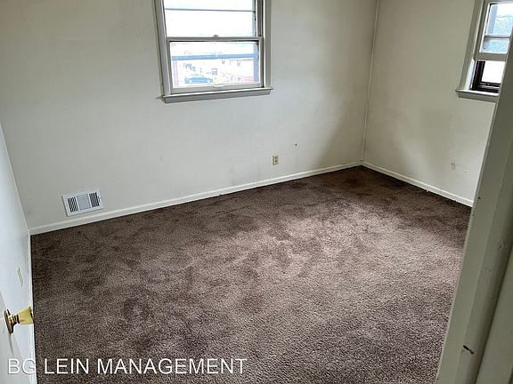 2nd image of 239 Hinman Ave APT 3