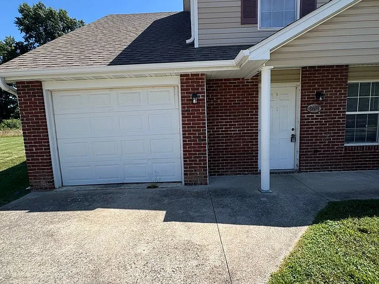 2681-2683 E Oakbrook Dr — Photo 1