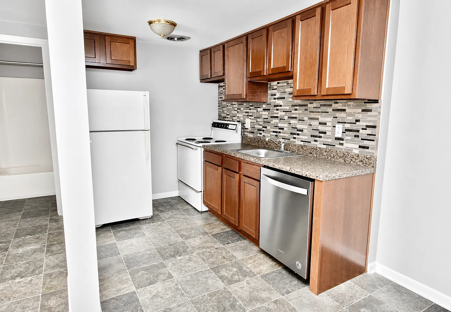 1 bed, 610 sqft, $850 — Photo 3