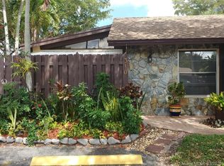 310 Briarwood Cir #1-15, Hollywood, FL 33024