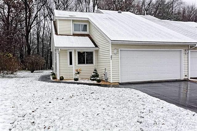 1st image of 27 Green Meadow Dr