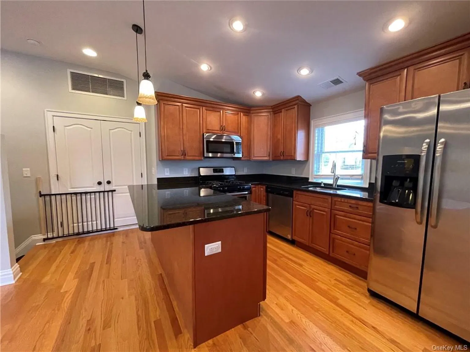 27 Fisher Ave — Photo 3