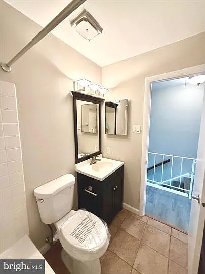 2nd floor main bathroom