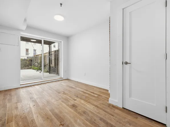 215 Schaefer Street image 16 of 18