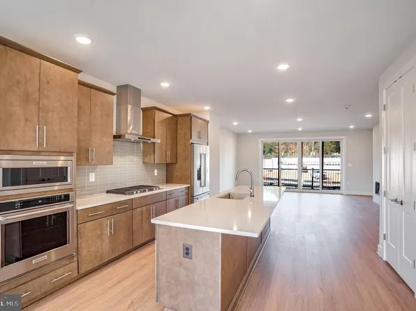 1647 Fellowship Sq, Reston, VA 20190