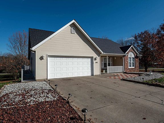 2nd image of 1102 W Yellowwood Ct