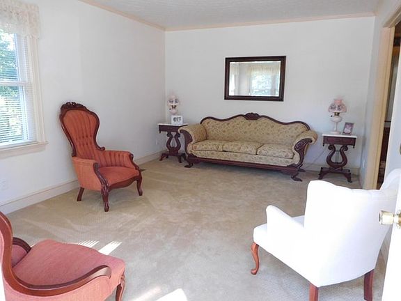 2nd image of 1424 W Chaloner Dr