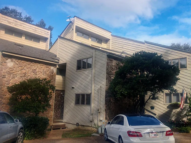 3076 Ironwood Dr — Photo 1