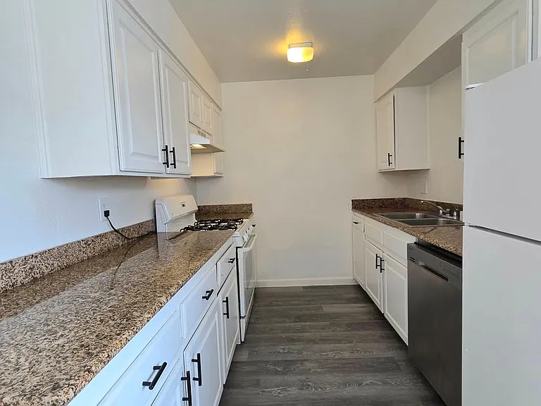 3370 Brussels St — Photo 4