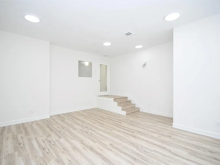 422 Mignon Ln — Photo 33