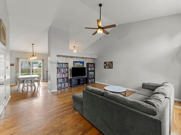 4th image of 710 Cornell Dr