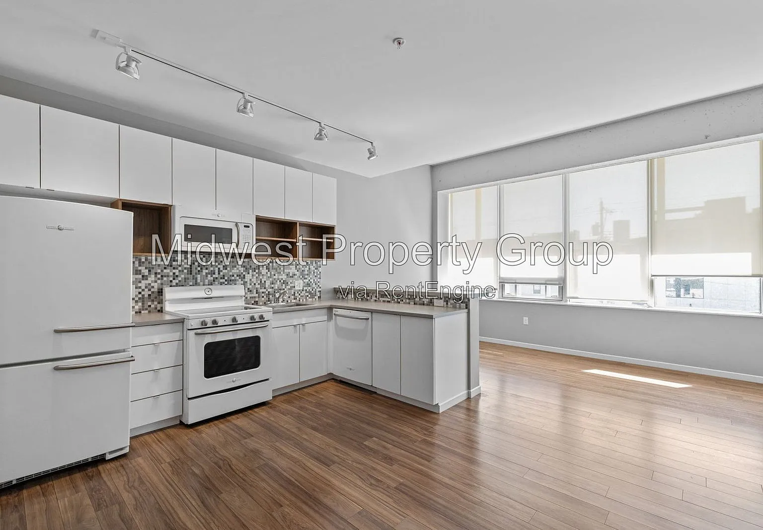 2 bed, 1.0 bath, 755 sqft, $1,150 — Photo 2