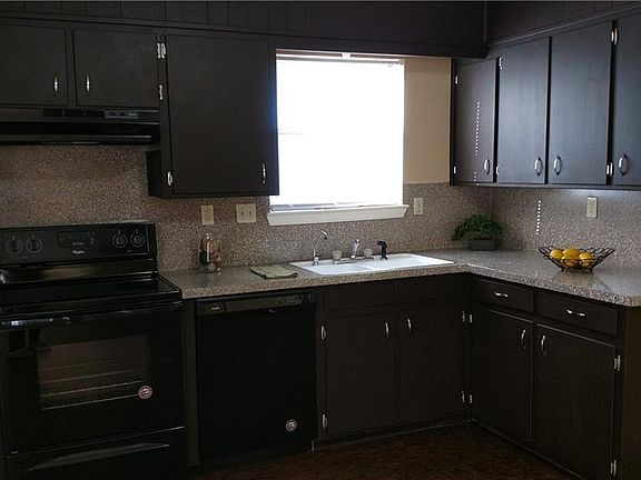 3rd image of 1103 Preswick Dr