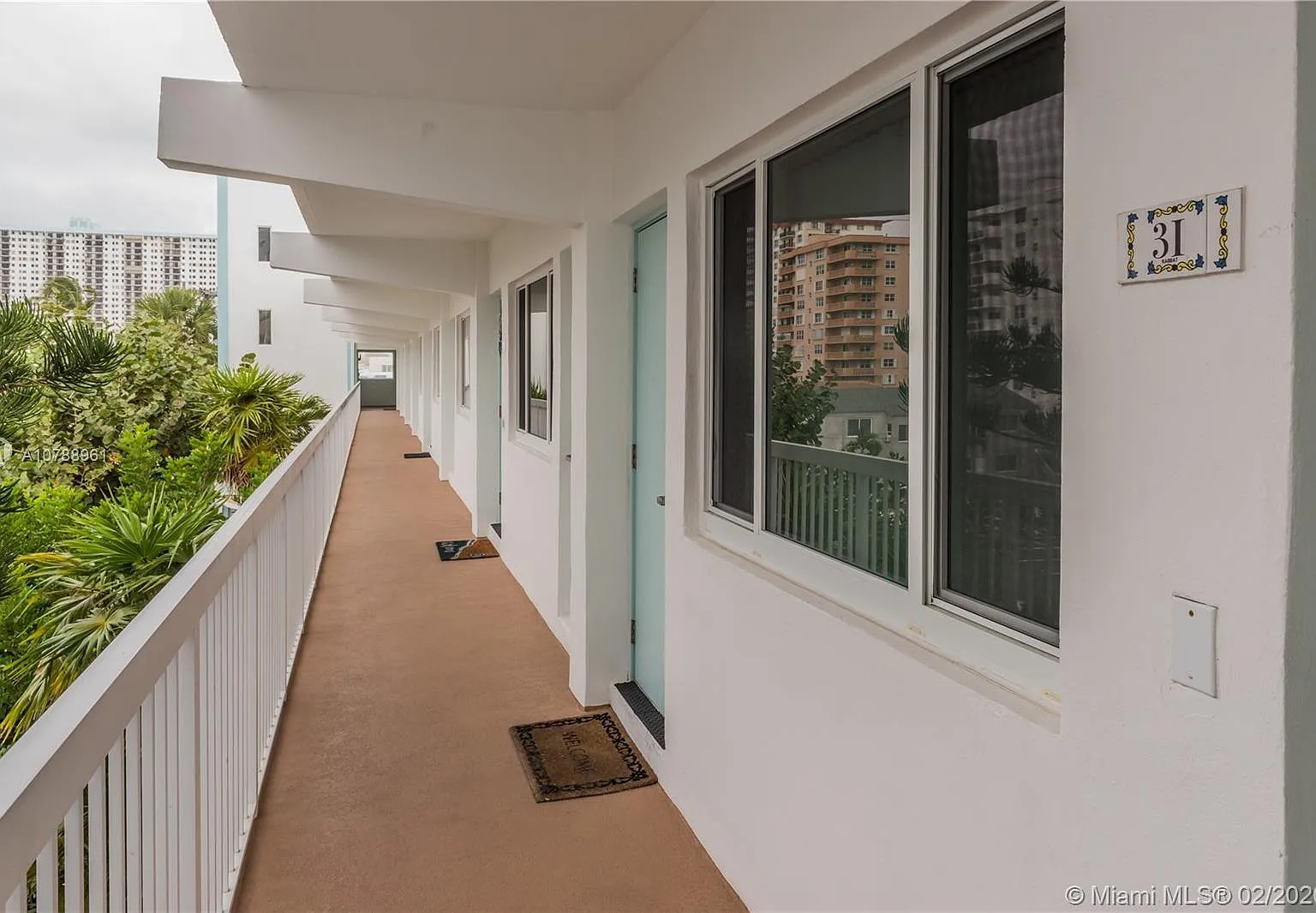 1 bed, 1.0 bath, 690 sqft, $3,200 — Photo 2