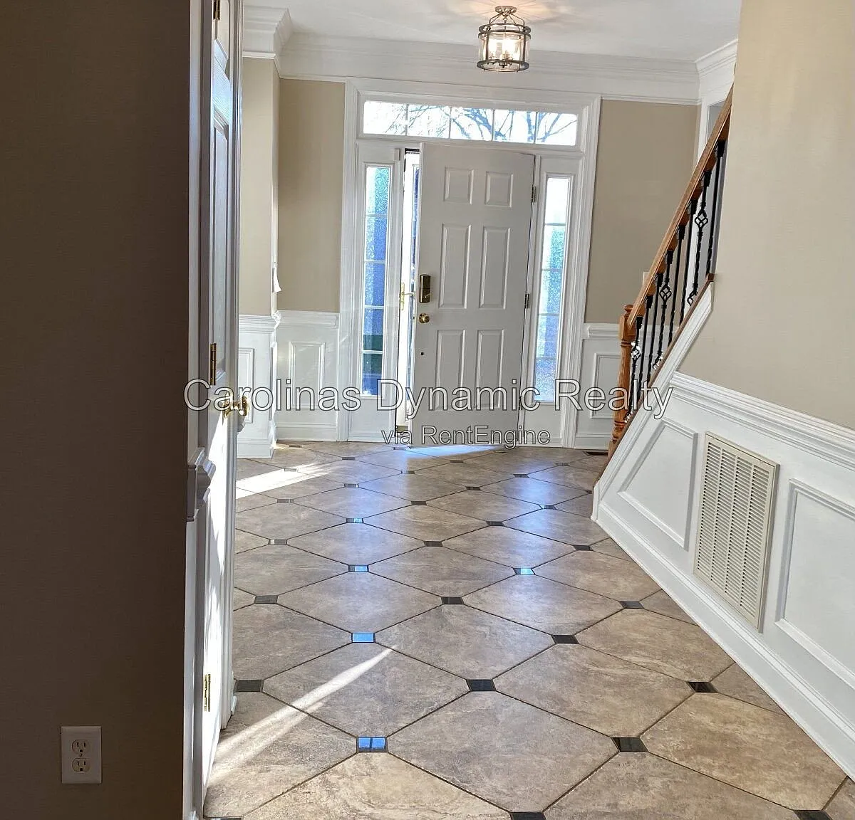 5 bed, 3.0 bath, 3706 sqft, $3,800 — Photo 3