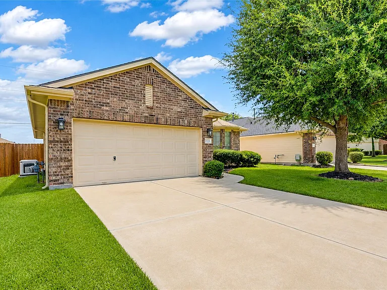 20138 Jasper Oaks Dr — Photo 2