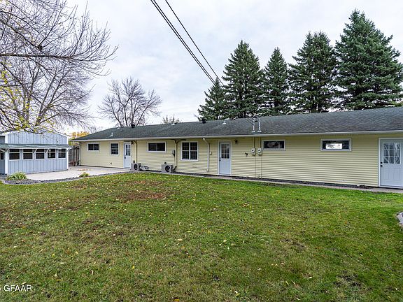 4th image of 1112 Dakota Ave
