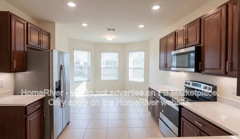 1009 NE 11th St — Photo 6