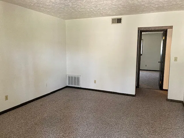 1802 W 38th St - Unit 10 — Photo 2