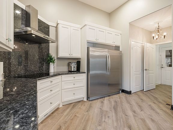 26th image of 442 Lakeview Cir