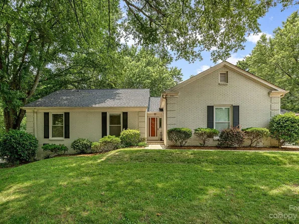 8901 Senter Ct, Charlotte, NC 28277