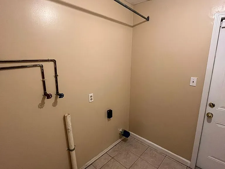 951 Celia Dr — Photo 13