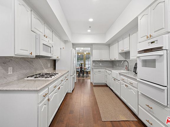 5th image of 2025 S Beverly Glen Blvd APT 1B