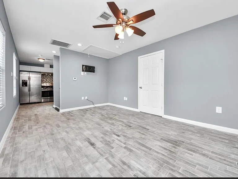 109 Eastwood St — Photo 5