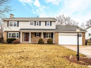 6122 N Fairlane Dr, Peoria, IL 61614
