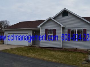 5126 Ridge Oak Dr, Madison, WI 53704