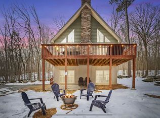 306 Falling Waters Blvd, Lackawaxen, PA 18435