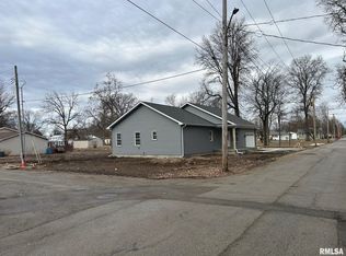 907 N Snodgrass St, Taylorville, IL
