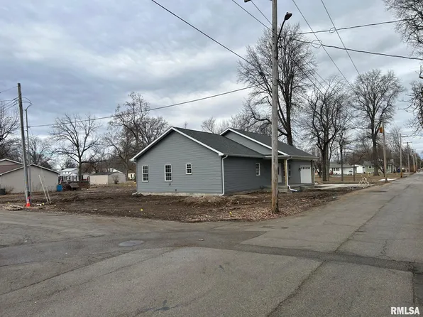 907 N Snodgrass St, Taylorville, IL 62568