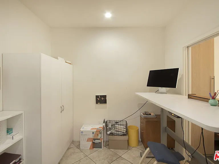 501 Desert Lakes Cir — Photo 31
