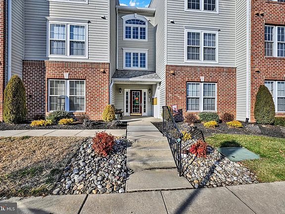 4th image of 17 Brook Farm Ct #M-17m
