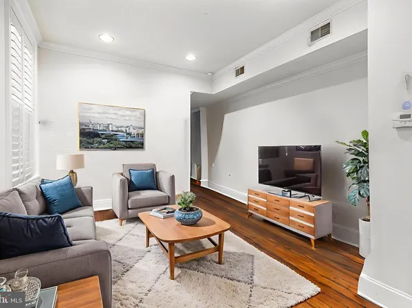 1708 Pine St #4, Philadelphia, PA 19103