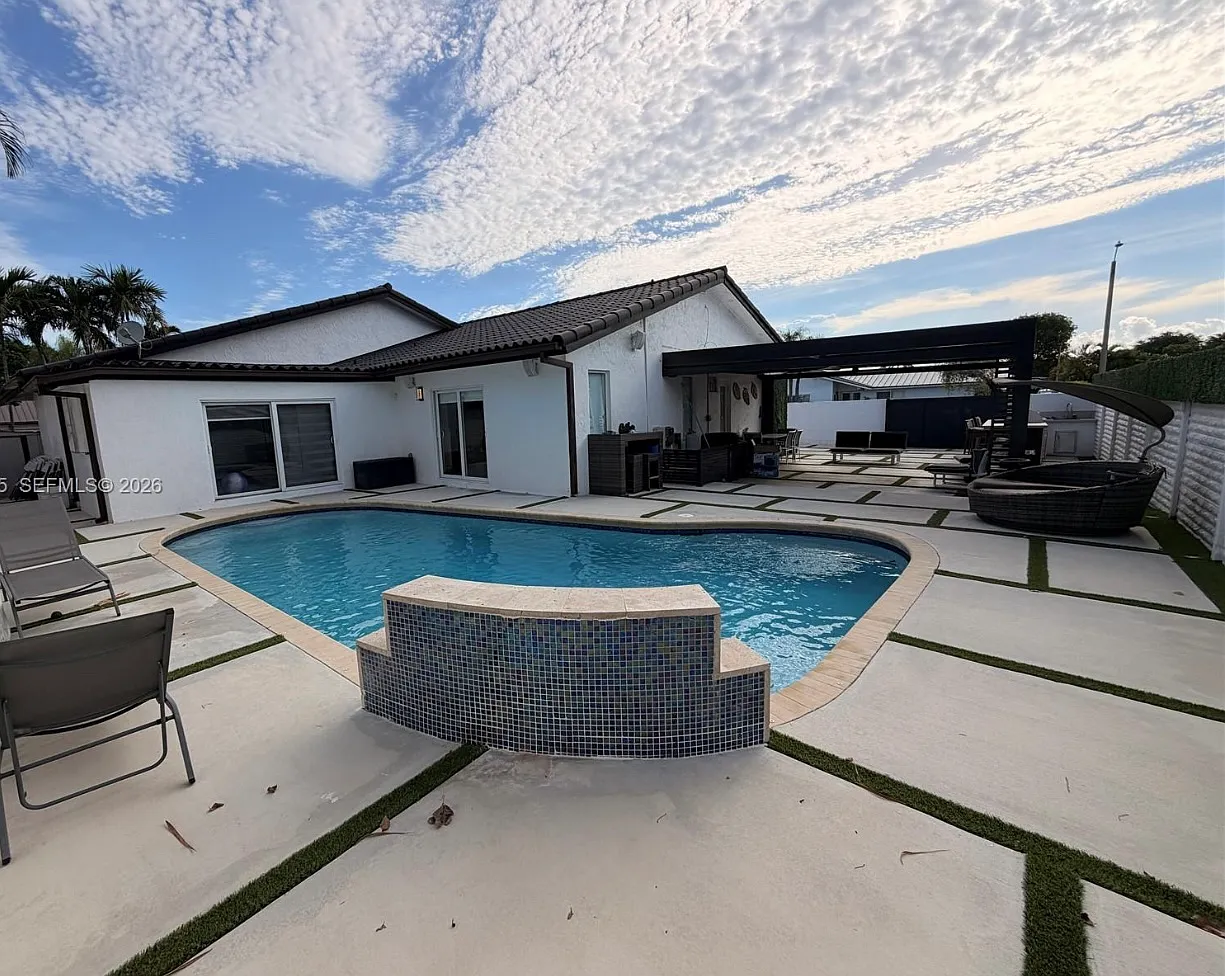 4 bed, 2431 sqft, $7,500 — Photo 1