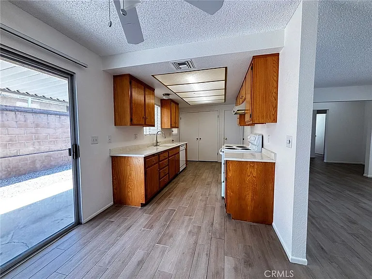 743 Evergreen St — Photo 7