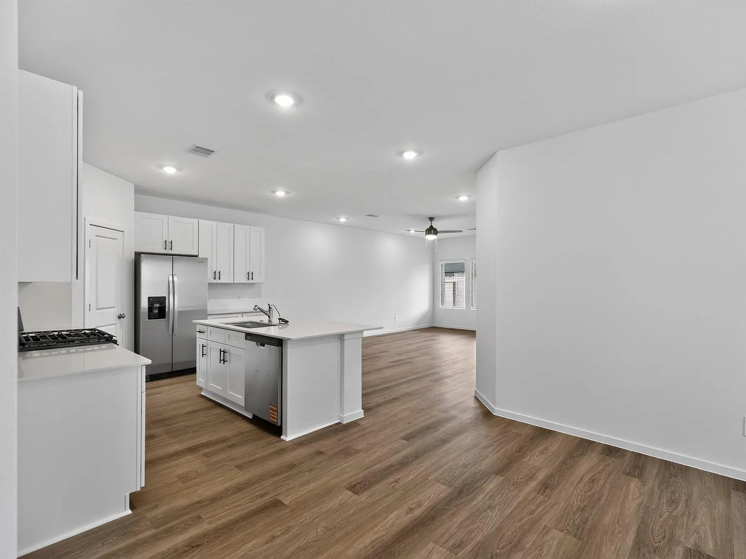 4 bed, 2.5 bath, 2331 sqft, $2,800 — Photo 4