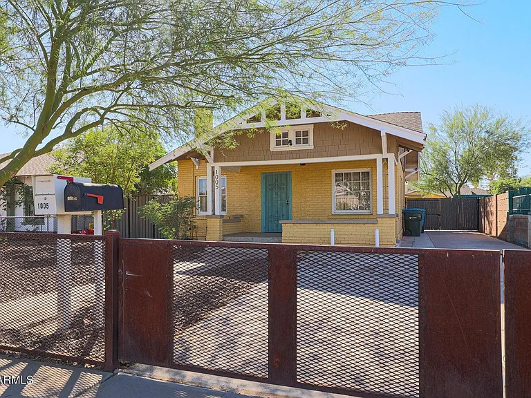 1005 E Moreland St — Photo 1