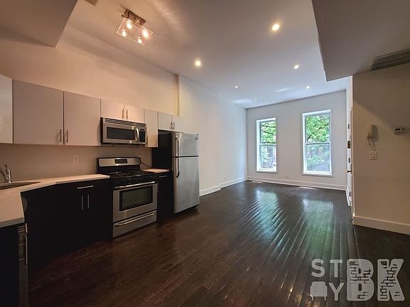 3rd image of 487 Willoughby Ave #2A