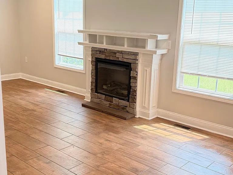 406 Vanguard St — Photo 11