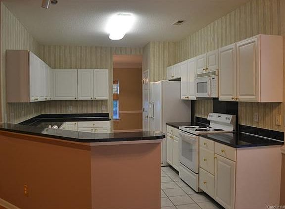 3rd image of 6605 Kingbird Ct