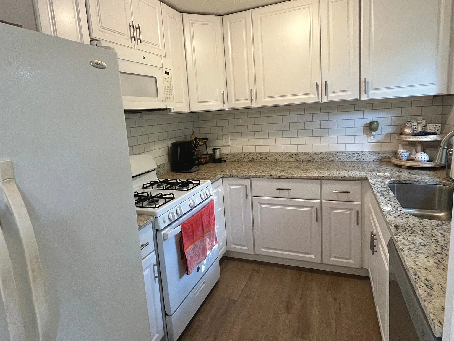 3 bed, 1088 sqft, $1,900 — Photo 4