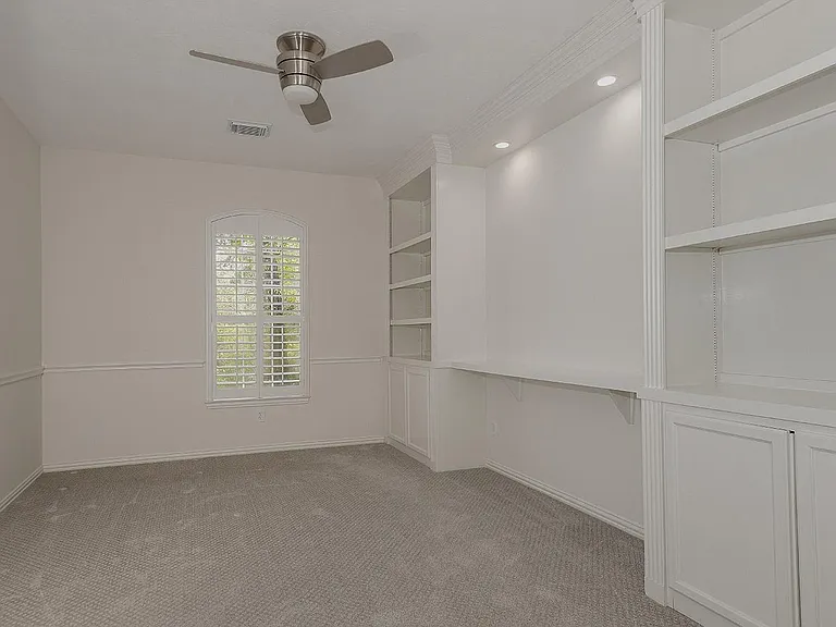 11 N Lansdowne Cir — Photo 28