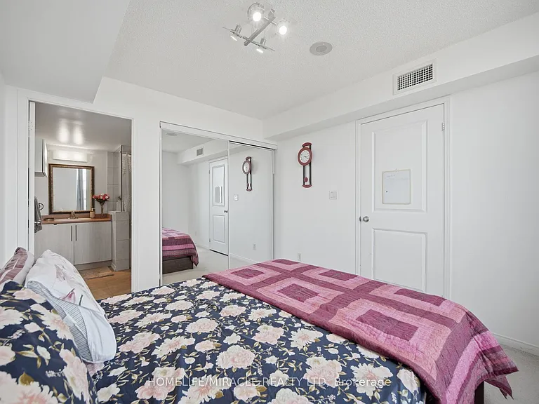 8 Rosebank Dr #8 — Photo 23