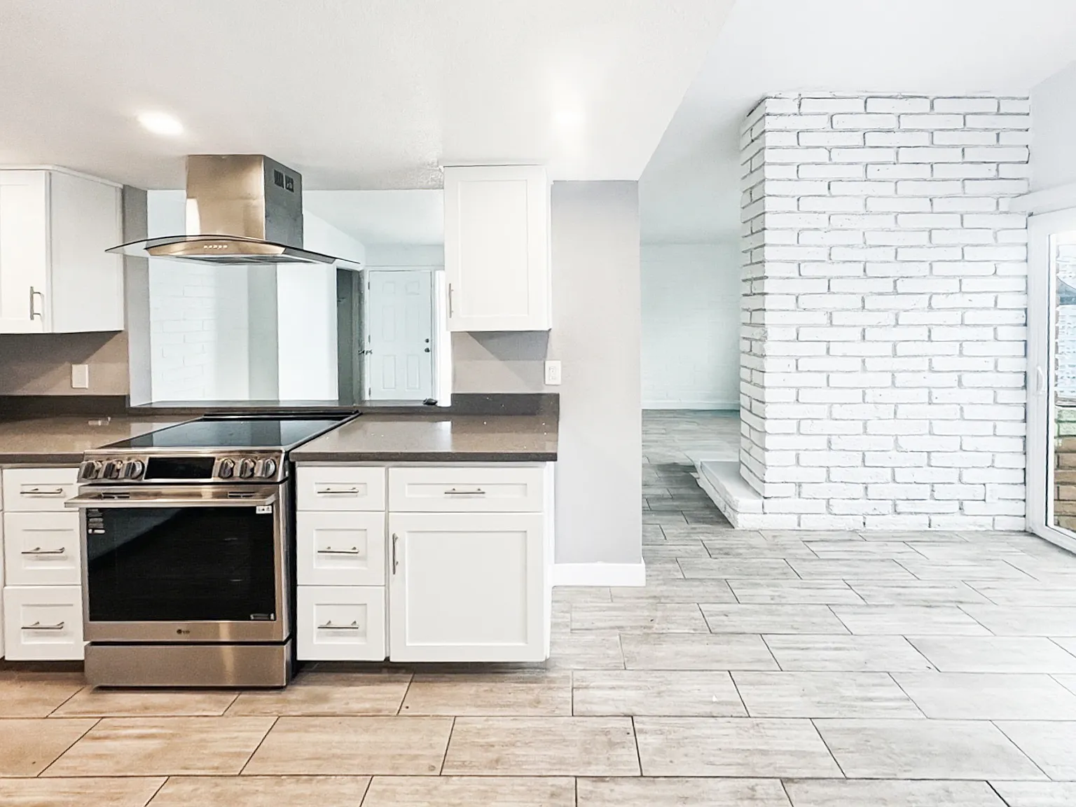 2 bed, 1100 sqft, $1,695 — Photo 1
