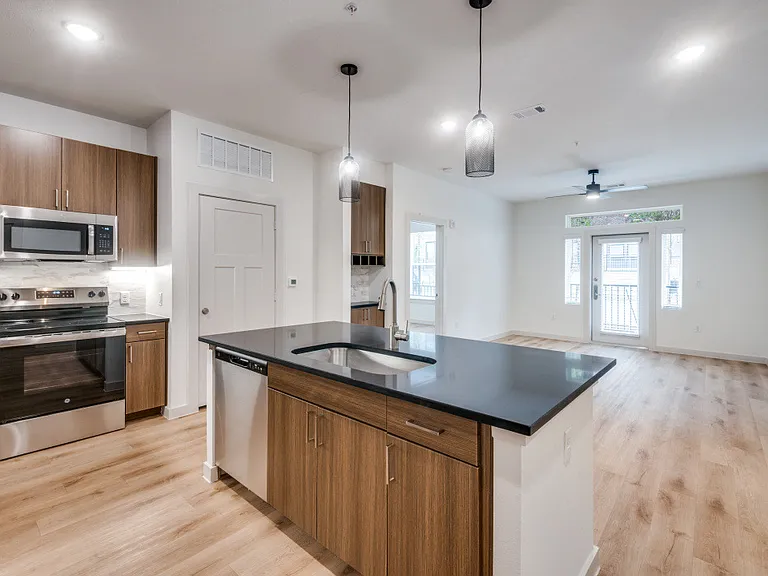 Burnett Lofts at Bishop Ridge — Photo 6
